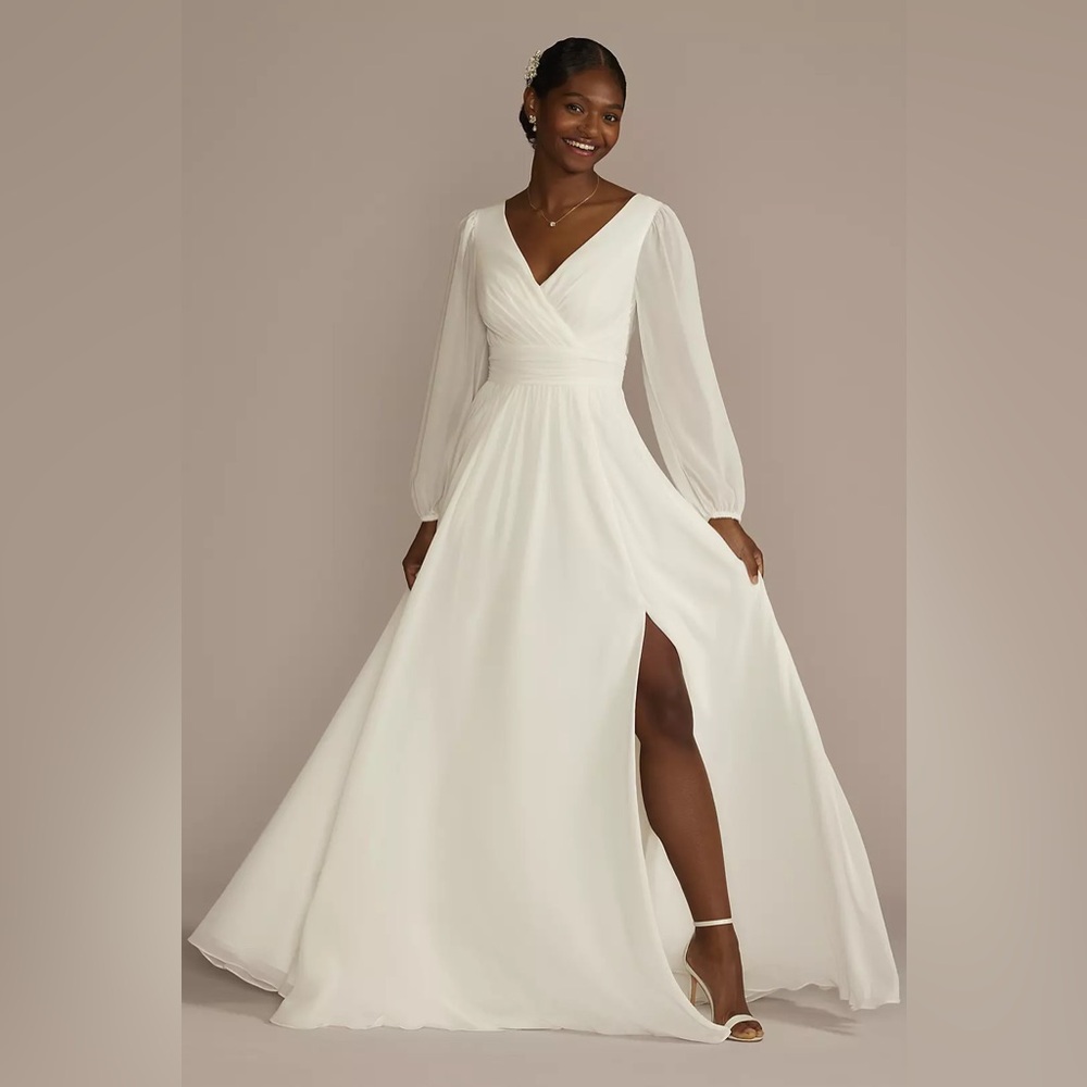 David’s Bridal style 10013298 sz 4 NWT brand new never worn before never altered